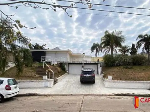 PARQUE CHACABUCO - HERMOSA CASA DE CATEGORIA - PISCINA