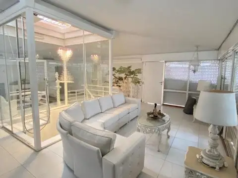 PARQUE CHACABUCO - HERMOSA CASA DE CATEGORIA - PISCINA