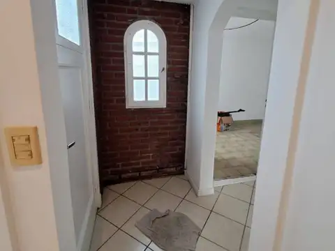 CHALET 4 AMBIENTES CON GARAGE Y PATIO, PARQUE LURO