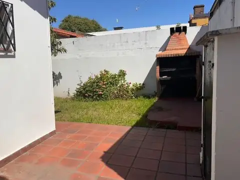 VENTA CASA 4 AMBIENTES CON PATIO