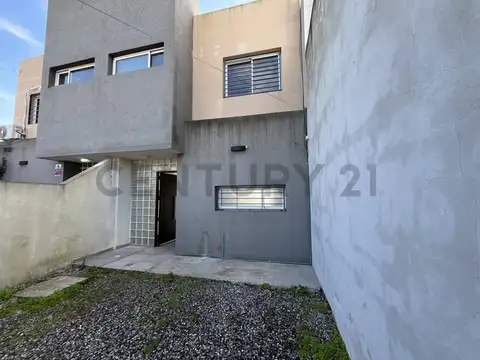 8 entre 492 y 493 4200, Piso 0