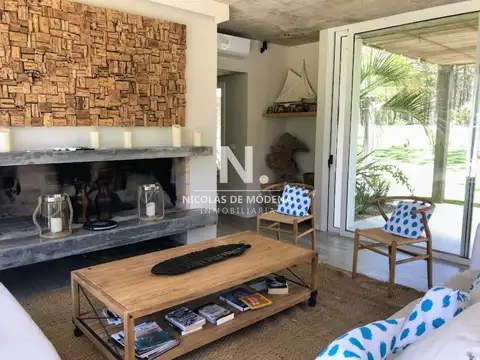 Casa en venta de 3 dormitorios con Amplio Jardín en José Ignacio