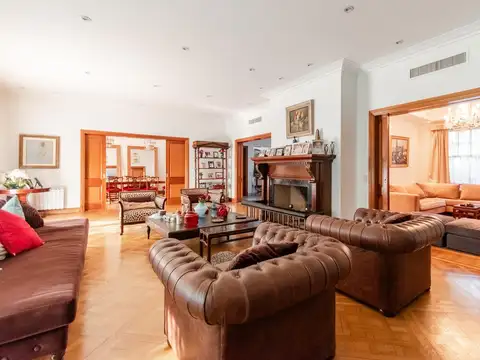 Casa 11 ambientes con 8 baños