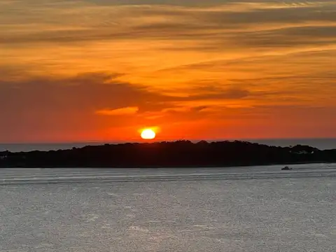 Departamento en Alquiler en Playa Mansa, USD 19.900