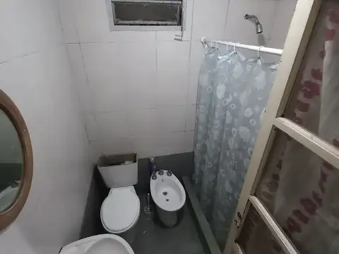 Casa 7 ambientes con 2 baños