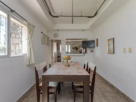 CASA DE 3 DORMITORIOS CON GRAN TERRENO DE 1.600 M2