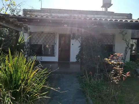 Casa 5 ambientes con 1 baño