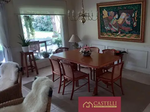 Casa 5 ambientes con 3 baños