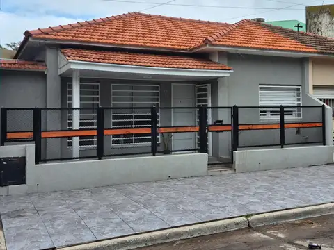 Casa en venta - 2 Dormitorios 2 Baños - Necochea