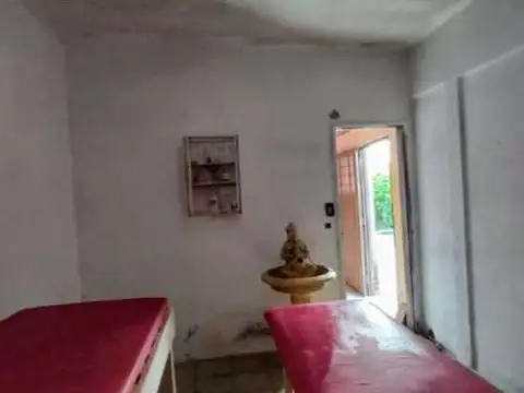 CASA CON LOCAL EN POMPEYA MERLO