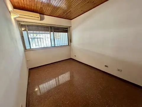 Casa en Alquiler con 1 cochera