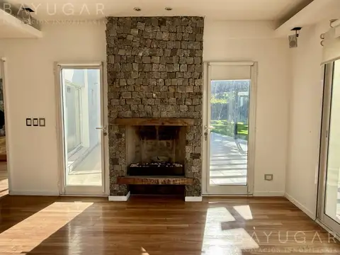 Casa en Venta en Abril Club De Campo, USD 650.000