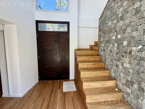 Casa 5 ambientes con 3 baños