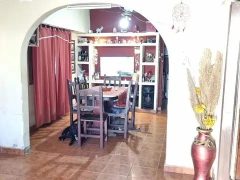 Casa 4 ambientes con 1 baño