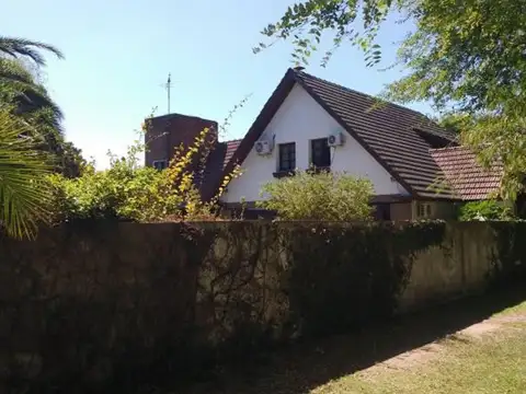 Casa 7 ambientes con 4 baños