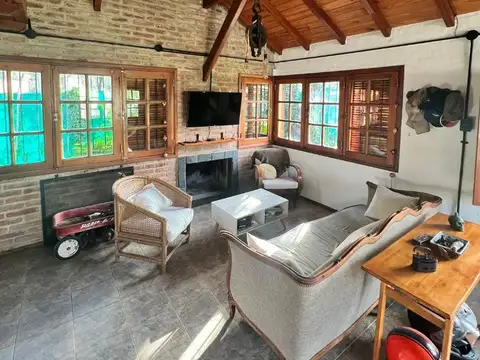 Casa en Venta con 2 cocheras
