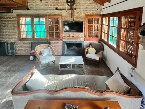 Casa 2 ambientes con 1 baño