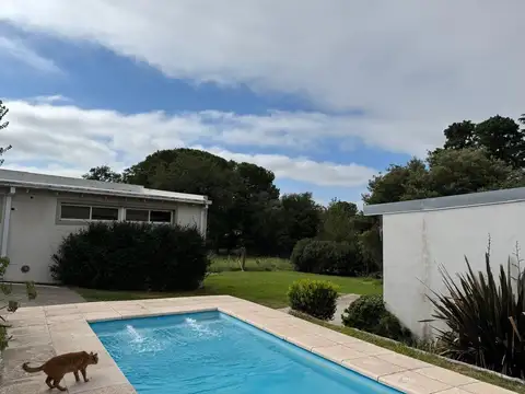 Casa En Venta 3 Dormitorios Sierra De La Ventana, Quincho, Pileta, Amplio Jardin, Local Comercial