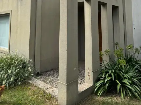 Casa En Venta 3 Dormitorios Sierra De La Ventana, Quincho, Pileta, Amplio Jardin, Local Comercial