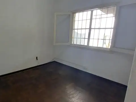 Casa 2 dormitorios, cochera y jardin - Villa Ballester