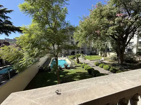 Venta de Departamento 3 ambientes de categoría en Castelar Norte