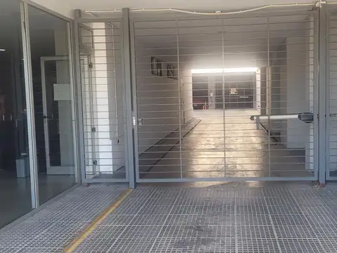 Oficina en Alquiler con 1 cochera