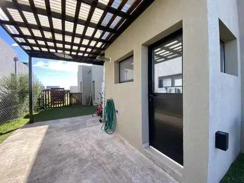 Casa en Venta en Pilar del Este - Santa Lucia, USD 179.000