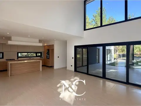 Casa 5 ambientes con 3 baños