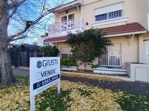 Venta Casa tipo PH Castelar Norte. APTO CREDITO