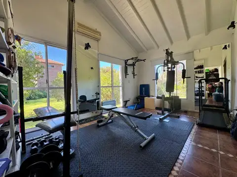 Casa 5 ambientes con 3 baños