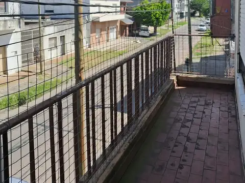 Galpon Comercial y Casa 4 ambientes Loma Hermosa