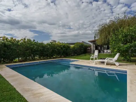 Santa Elena Pilar del Este , Piso 0