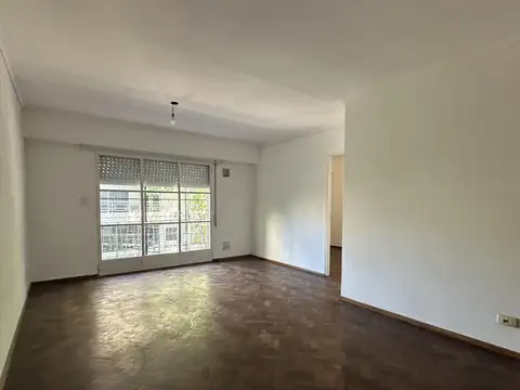 Departamento en alquiler de dos dormitorios + comodin, con balcon