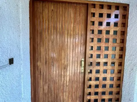 Casa 7 ambientes con 2 baños