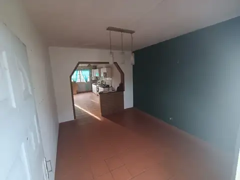 CASA EN VENTA 4 AMBIENTES CON FONDO EN GLEW