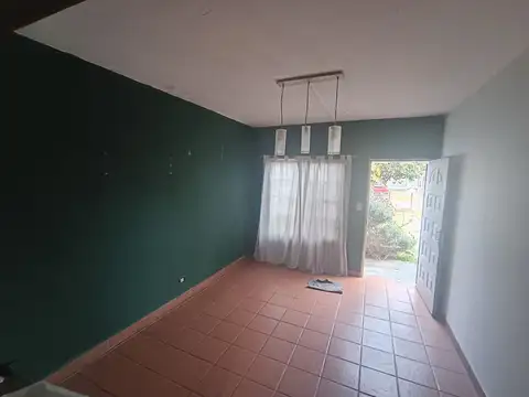 CASA EN VENTA 4 AMBIENTES CON FONDO EN GLEW