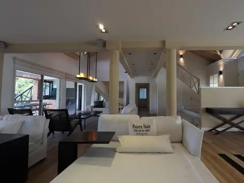 Espectacular Casa doble lote al golf en Los Cardales Country Club