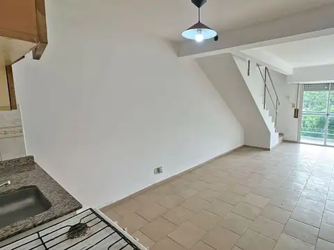 Dúplex de 2 dormitorios y 2 baños en alquiler en Rosario