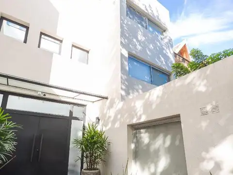 Casa moderna con jardín, piscina y cochera – Lomas de Núñez