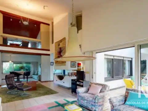 OPORTUNIDAD. VENDE CASA CON GRAN METRAJE EN SAN RAFAEL, PLAYA BRAVA. PUNTA DEL ESTE. 