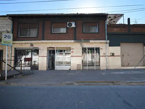 LOCALES + DEPARTAMENTO EN VENTA (PABLO NOGUES)