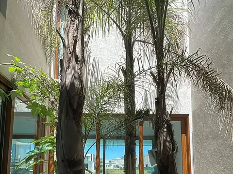 Casa 6 ambientes con 5 baños