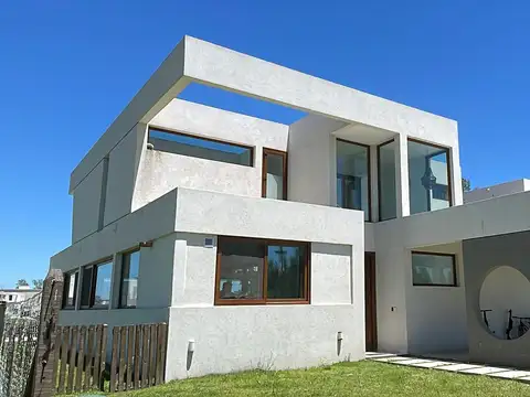 Casa en Alquiler de 4 dormitorios