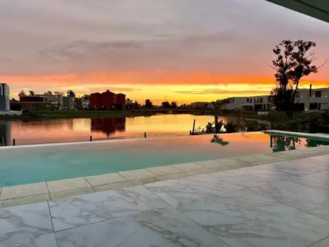 Casa en Alquiler en Laguna Grande, USD 5.000