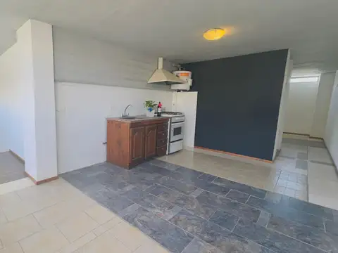 departamento en planta alta disponible en alquiler