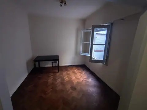 Ensenada 100, Piso 1°