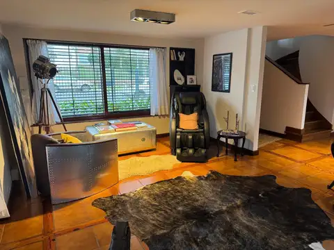 Casa en Venta con 3 cocheras