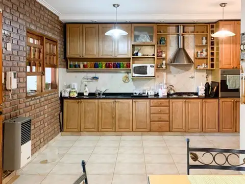 Casa 6 ambientes con 3 baños