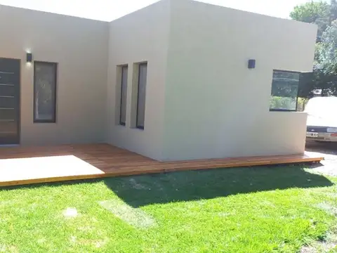 Casa 3 ambientes con 2 baños