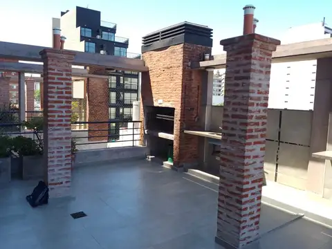EXCELENTE 2 AMBIENTES A NUEVO/ BALCON / EXCELENTE EDIFICIO / SUM/ PARRILLAS